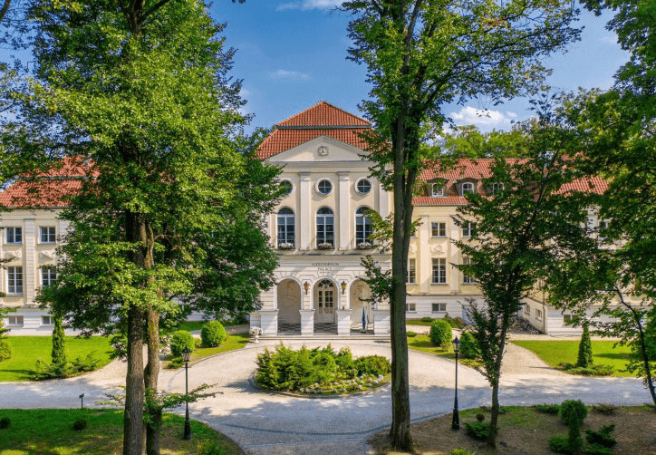 Pałac Alexandrinum – partnerstwo i współpraca lokalna